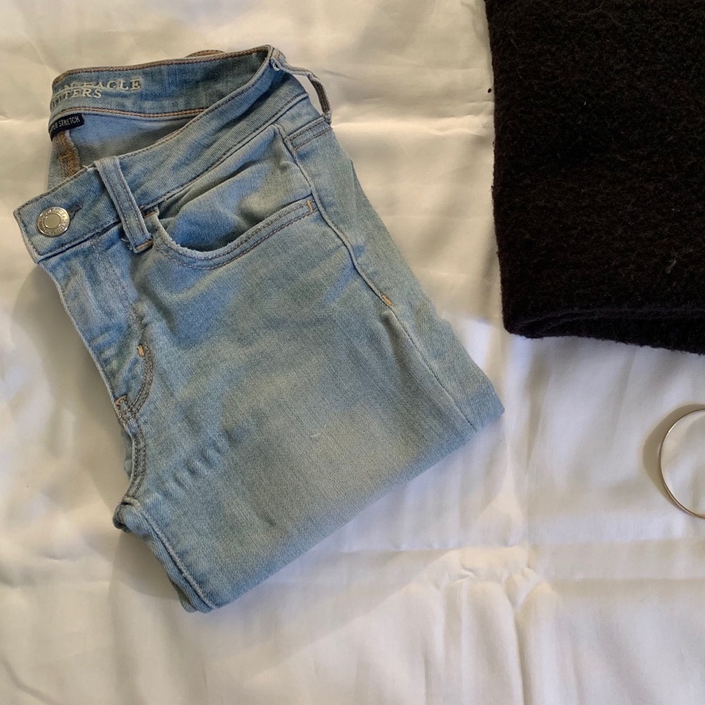 AMERICAN EAGLE LIGHT WASH JEGGINGS